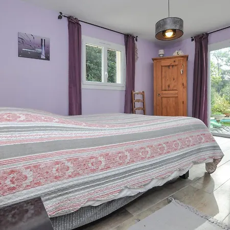 Stunning In With Private Swimming Pool, Be Inside Or Outside Holiday home