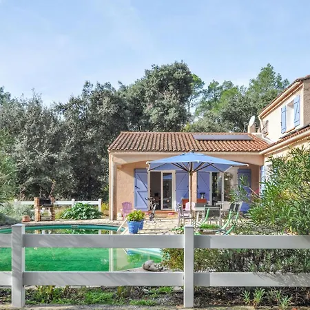 Stunning In With Private Swimming Pool, Be Inside Or Outside